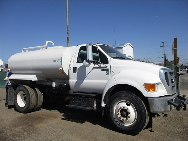 Camion Con Pipa Ford F750