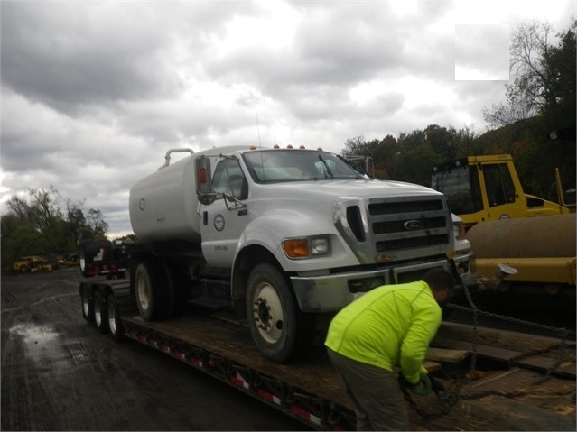 Camion Con Pipa Ford F750