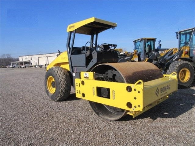 Compactadora Vibratoria Bomag BW211D