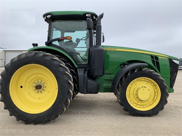 Agricultura Maquinas Deere 8235R de segunda mano en venta Ref.: 1595695312777326 No. 4