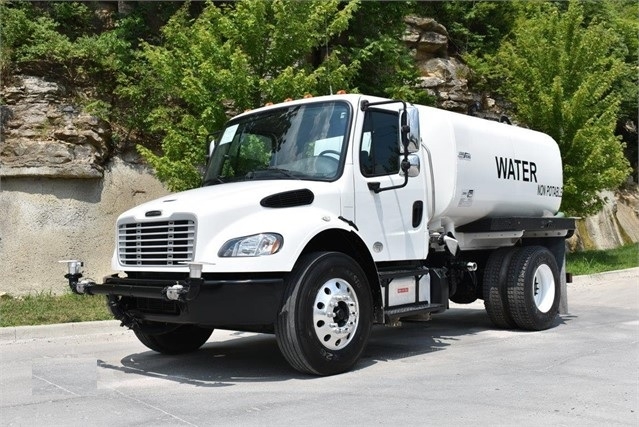 Camion Con Pipa Freightliner BUSINESS CLASS M2 106