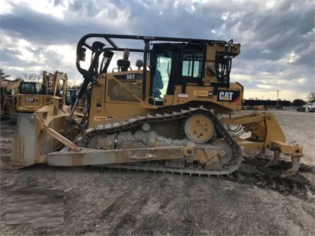 Dozers/tracks Caterpillar D6T