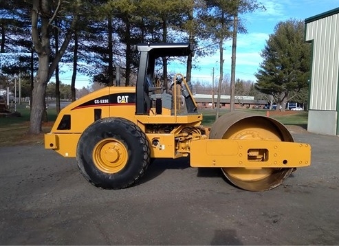 Compactadora Vibratoria Caterpillar CS-533E