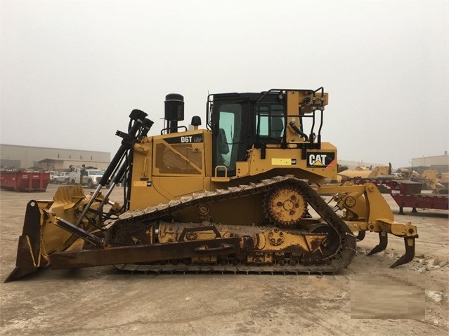 Tractores Sobre Orugas Caterpillar D6T en venta Ref.: 1621623520987779 No. 2