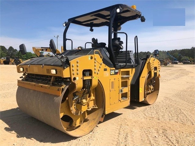 Compactadora Vibratoria Caterpillar CB64