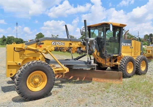 Motoconformadoras Deere 670G