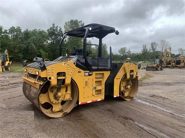 Compactadora Vibratoria Caterpillar CB64