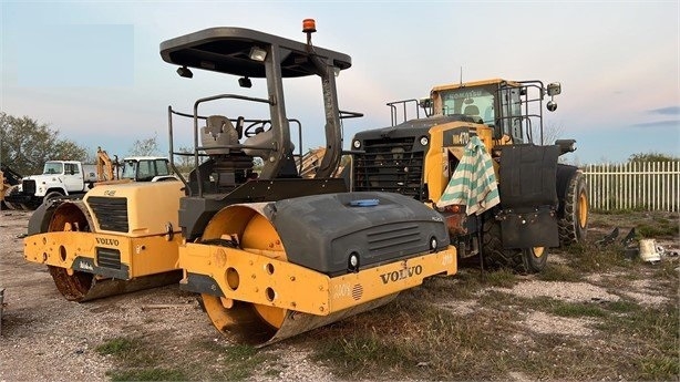 Compactadora Vibratoria Volvo DD118 de segunda mano en venta Ref.: 1645751203413415 No. 2