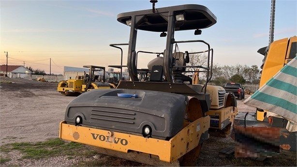 Compactadora Vibratoria Volvo DD118 de segunda mano en venta Ref.: 1645751203413415 No. 3