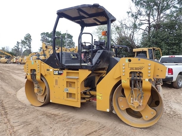 Compactadora Vibratoria Caterpillar CB44B en buenas condiciones Ref.: 1652888977369221 No. 4