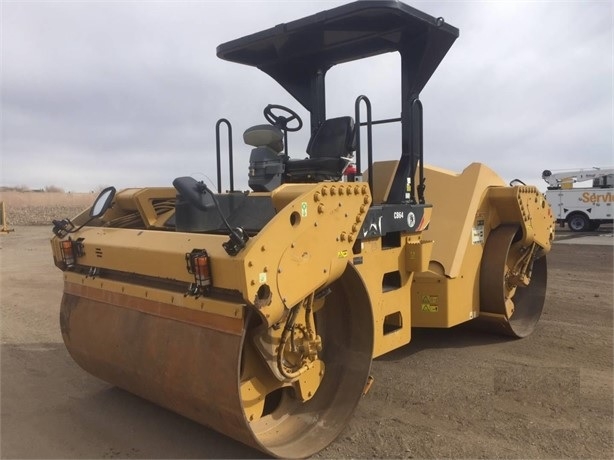 Compactadora Vibratoria Caterpillar CB64