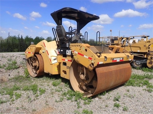 Compactadora Vibratoria Caterpillar CB64 en buenas condiciones Ref.: 1662061492677492 No. 2