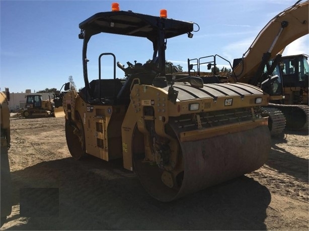 Compactadora Vibratoria Caterpillar CB64 de medio uso en venta Ref.: 1662061835653763 No. 3