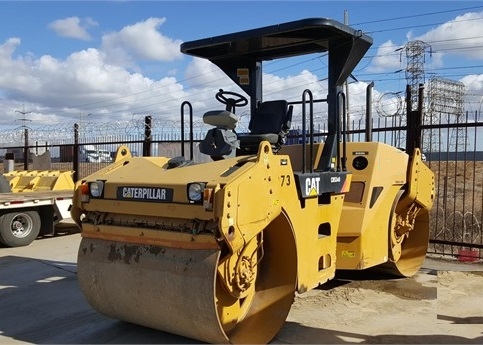 Compactadora Vibratoria Caterpillar CB-534D