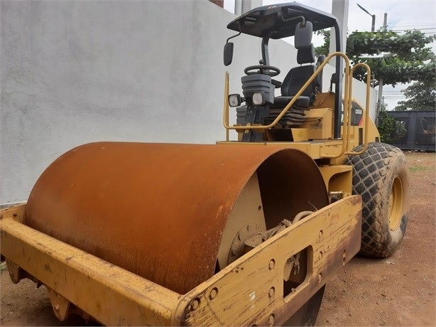 Compactadora Vibratoria Caterpillar CS-533E