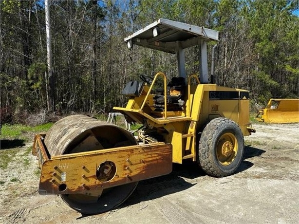 Compactadora Vibratoria Caterpillar CS-433C de medio uso en venta Ref.: 1684175244093838 No. 3