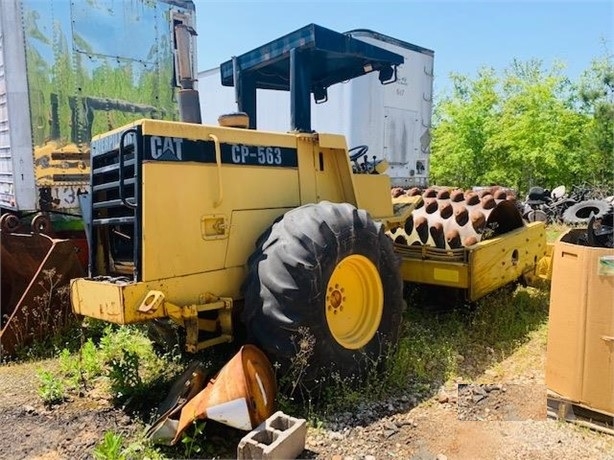 Compactadora Vibratoria Caterpillar CP-563