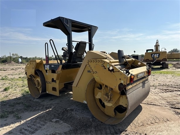 Compactadora Vibratoria Caterpillar CB54 importada de segunda man Ref.: 1700016138976413 No. 3