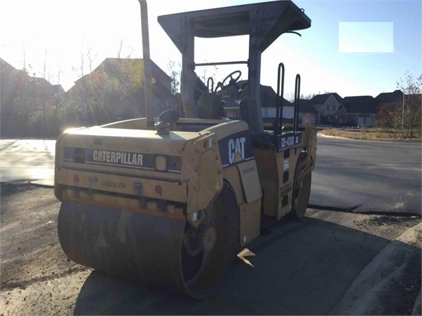 Compactadora Vibratoria Caterpillar CB-434D de medio uso en venta Ref.: 1709063542966070 No. 3