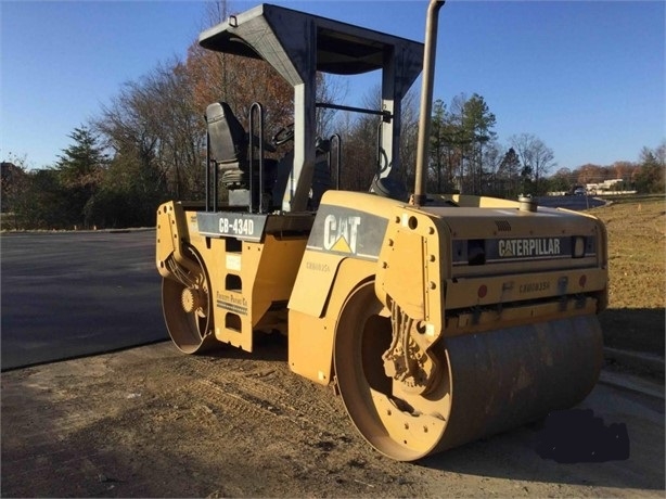 Compactadora Vibratoria Caterpillar CB-434D de medio uso en venta Ref.: 1709063542966070 No. 4