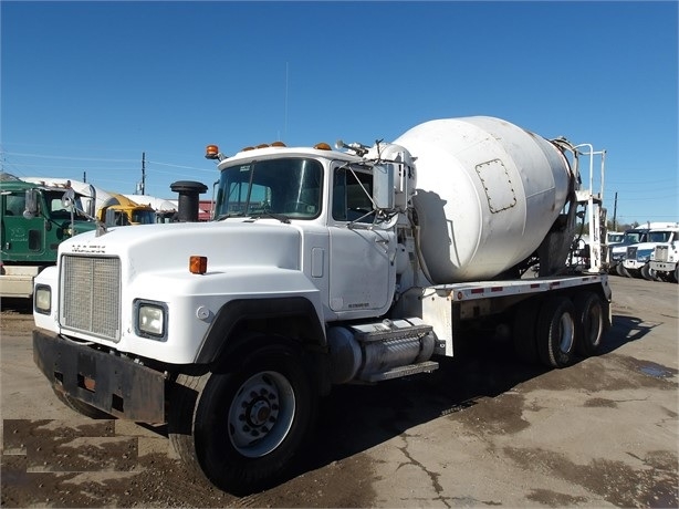 Mixers Concrete Mack 690