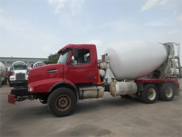 Mezcladoras De Concreto Volvo VHD64F200 de medio uso en venta Ref.: 1709411249687973 No. 2