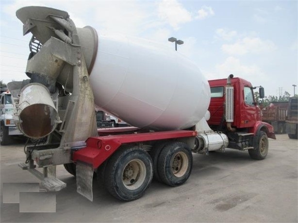 Mezcladoras De Concreto Volvo VHD64F200 de medio uso en venta Ref.: 1709411249687973 No. 4