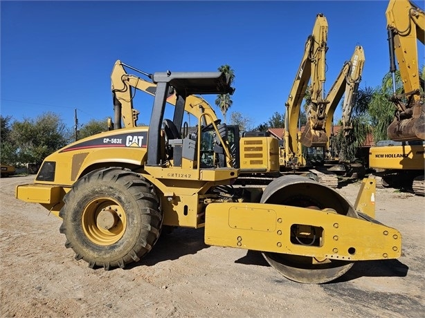 Compactadora Vibratoria Caterpillar CP-563E usada a la venta Ref.: 1717086085473818 No. 2