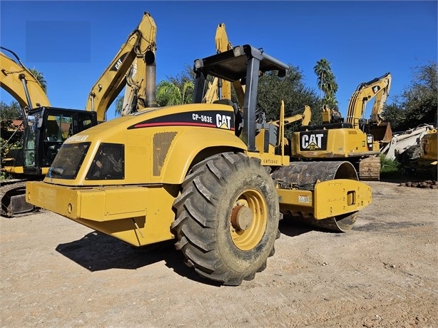 Compactadora Vibratoria Caterpillar CP-563E usada a la venta Ref.: 1717086085473818 No. 4