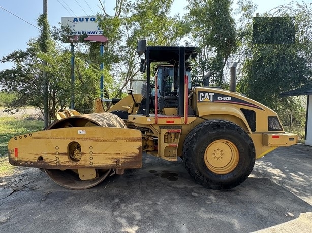 Compactadora Vibratoria Caterpillar CS-663E