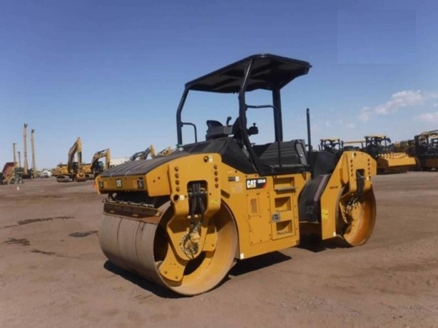 Compactadora Vibratoria Caterpillar CB54 de segunda mano a la ven Ref.: 1745260527317545 No. 3