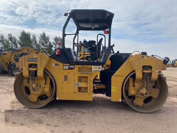 Compactadora Vibratoria Caterpillar CB66  Ref.: 1745519136755832 No. 4